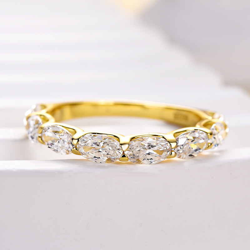 Exquisite Yellow Gold Oval Cut Wedding Band