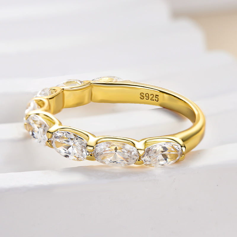 Exquisite Yellow Gold Oval Cut Wedding Band