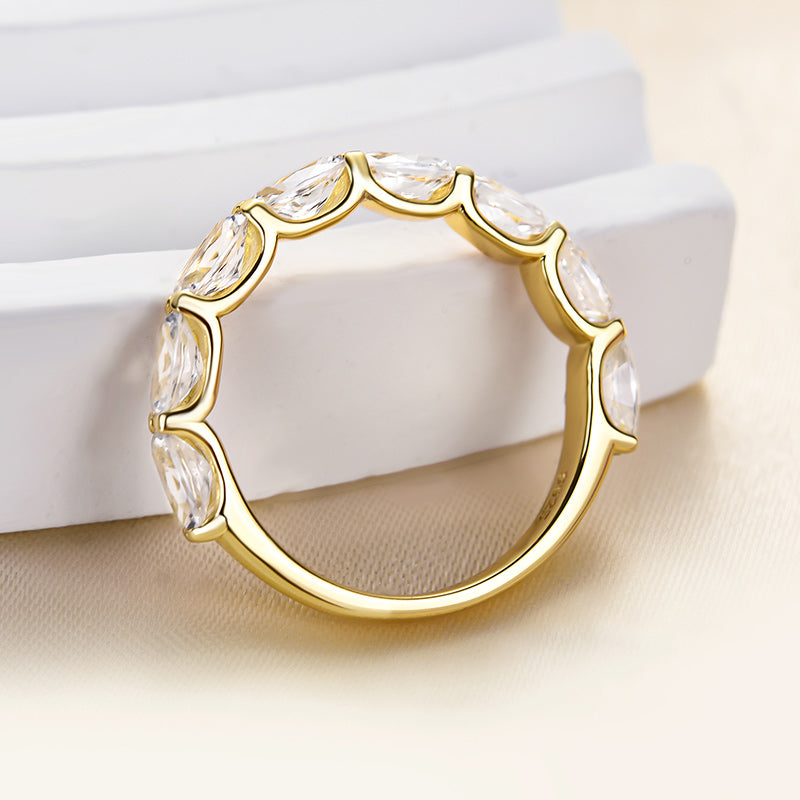 Exquisite Yellow Gold Oval Cut Wedding Band