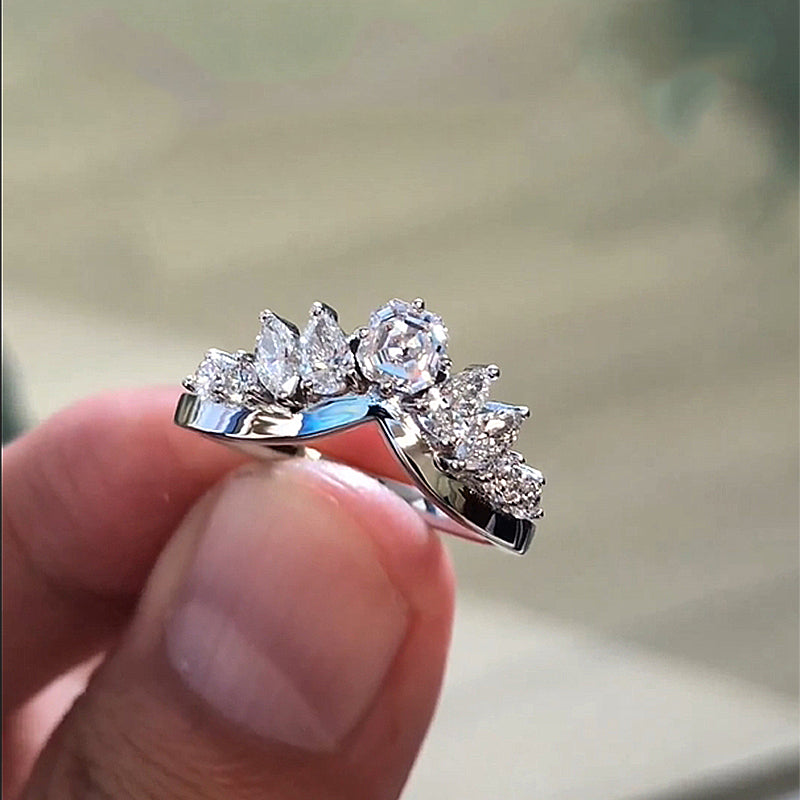 Fashion Design Asscher Cut Wedding Band