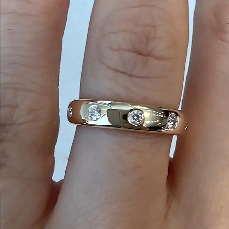 Vintage Yellow Gold Round Cut Wedding Band