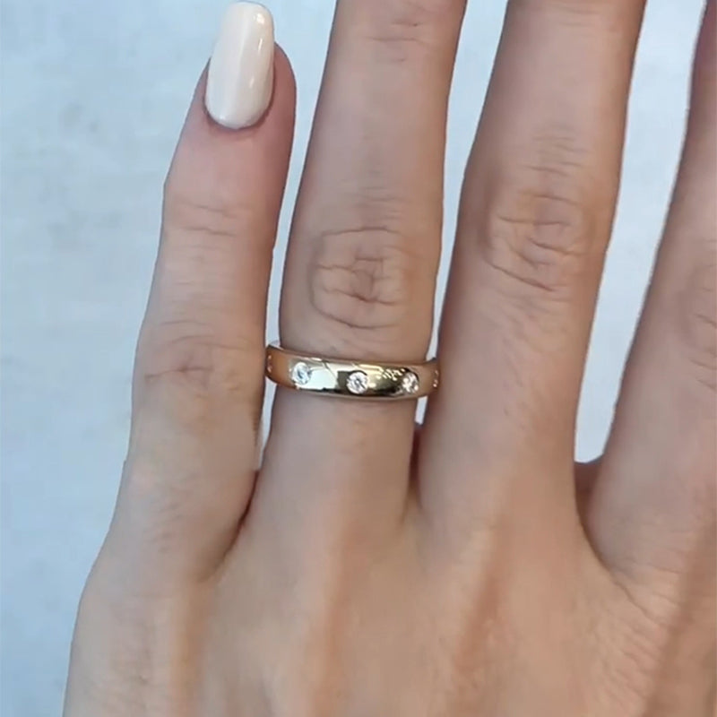 Vintage Yellow Gold Round Cut Wedding Band