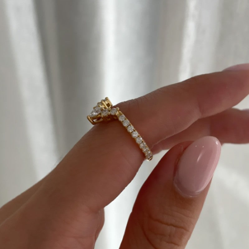 Crown Shaped Wedding Band In Sterling Silver