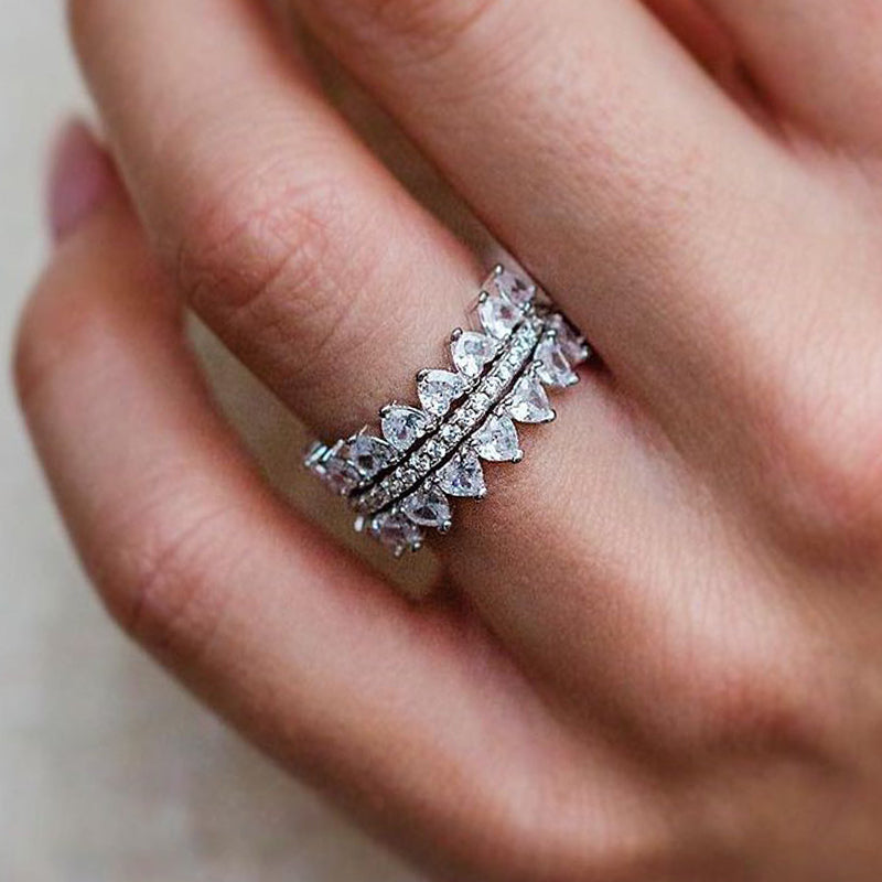 Lovely Heart Cut Women's Wedding Band Set In Sterling Silver