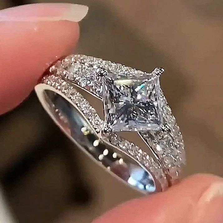 Exquisite Vintage Square Princess Cut Engagement Ring for Women