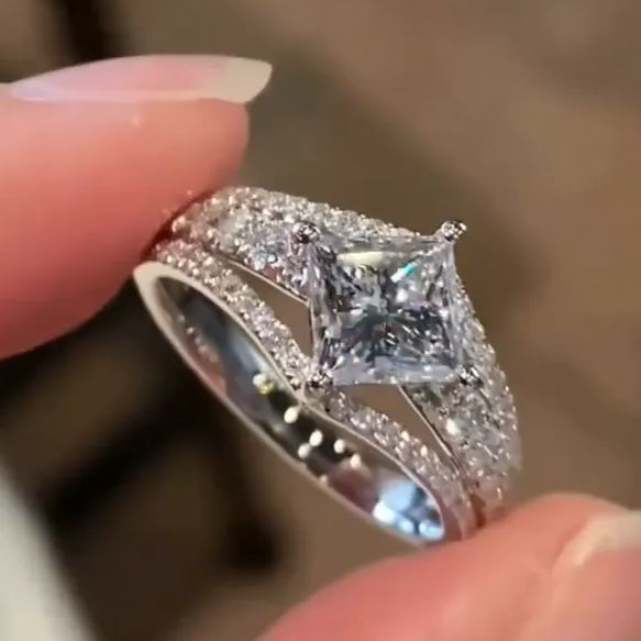 Exquisite Vintage Square Princess Cut Engagement Ring for Women